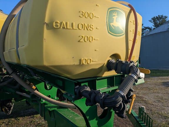 Image of John Deere 1775 equipment image 3