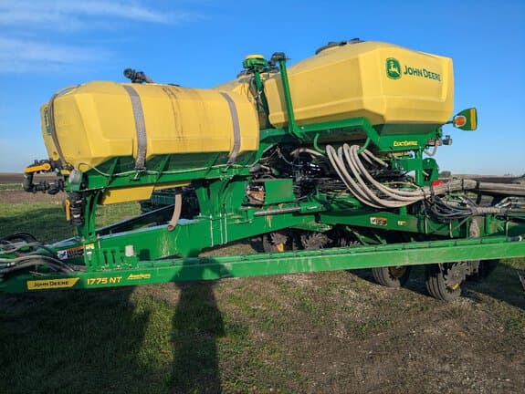 Image of John Deere 1775 equipment image 1