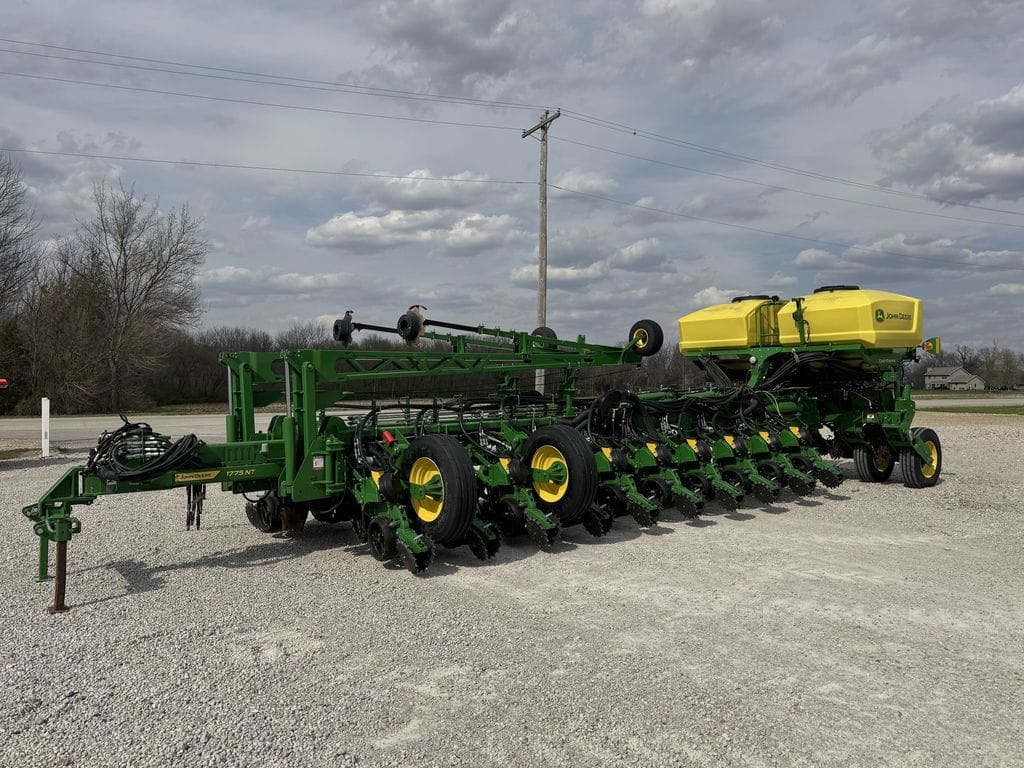 2022 John Deere 1775 Equipment Image0