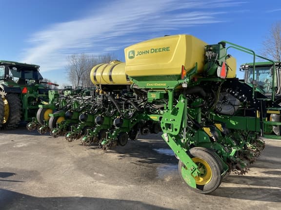 Image of John Deere 1775 equipment image 1