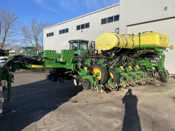 Image of John Deere 1775 equipment image 2