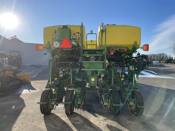 Image of John Deere 1775 equipment image 4