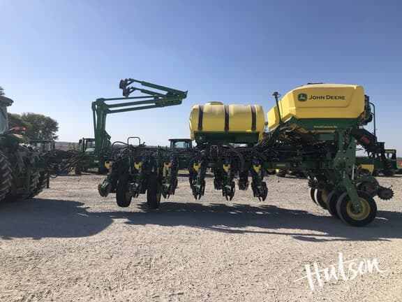 Image of John Deere 1775 equipment image 3