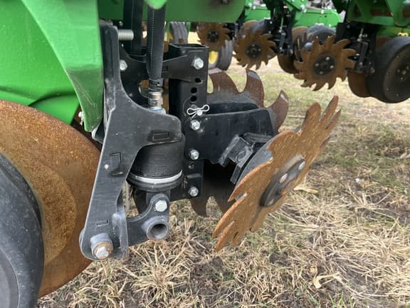 Image of John Deere 1775 equipment image 3