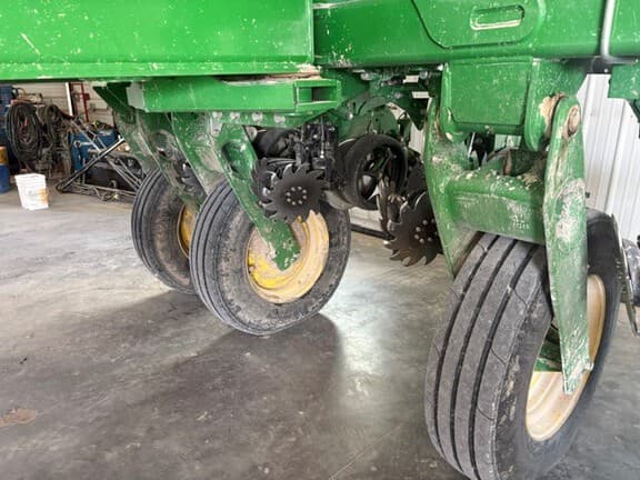 Image of John Deere 1775 equipment image 2