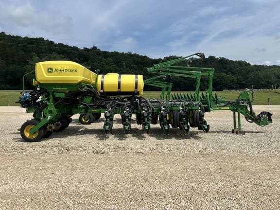 Image of John Deere 1775 Primary image