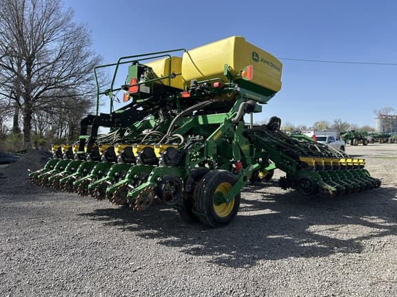 Image of John Deere 1795 equipment image 4