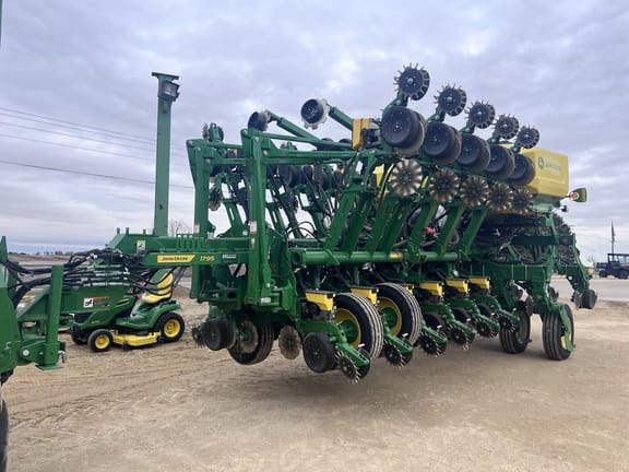 2022 John Deere 1795 Equipment Image0