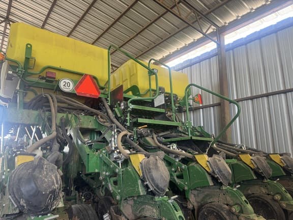 Image of John Deere 1795 equipment image 3