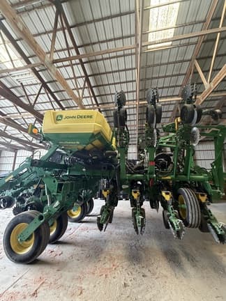 Image of John Deere 1795 equipment image 1