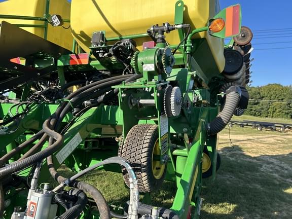 Image of John Deere 1795 equipment image 4
