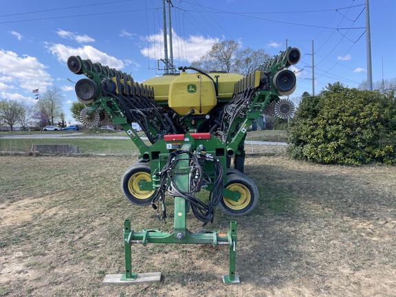 Image of John Deere 1795 equipment image 1