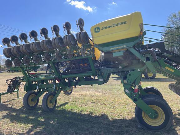 Image of John Deere 1795 equipment image 2