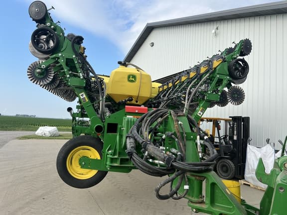 Image of John Deere 1795 Image 1