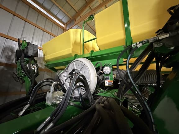 Image of John Deere 1795 equipment image 4