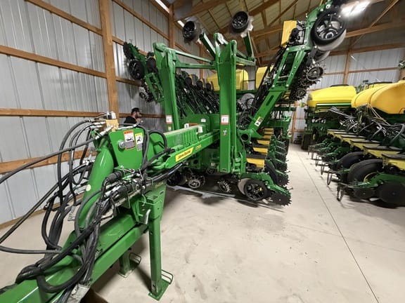 2022 John Deere 1795 Equipment Image0