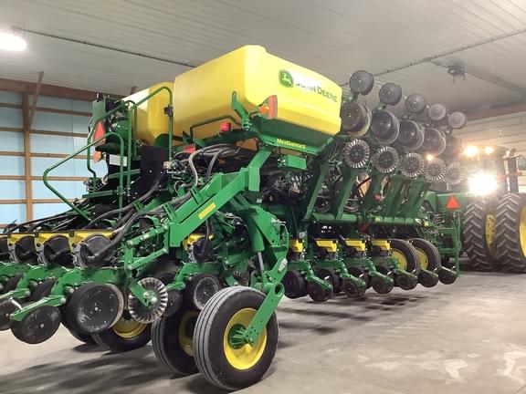 Image of John Deere 1795 equipment image 3