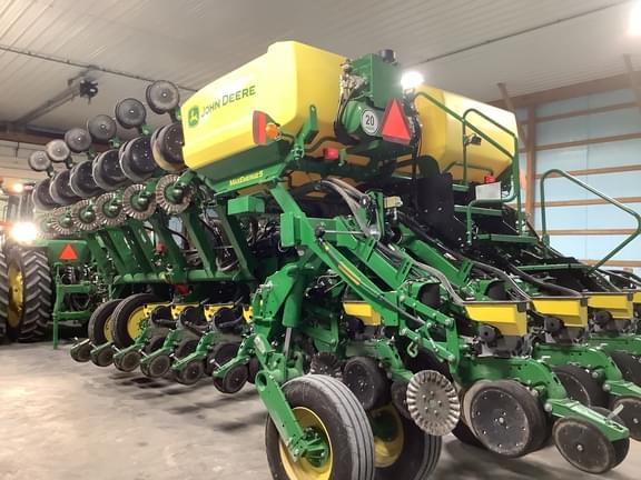 Image of John Deere 1795 equipment image 4