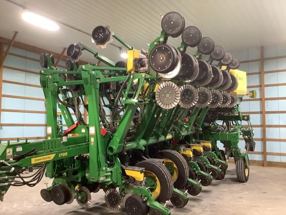 Image of John Deere 1795 equipment image 2