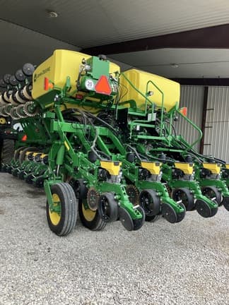 Image of John Deere 1795 equipment image 2
