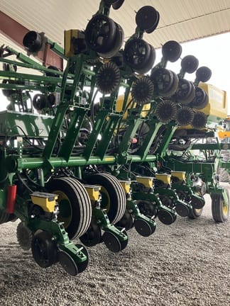 2022 John Deere 1795 Equipment Image0