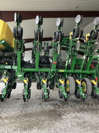 Image of John Deere 1795 equipment image 3