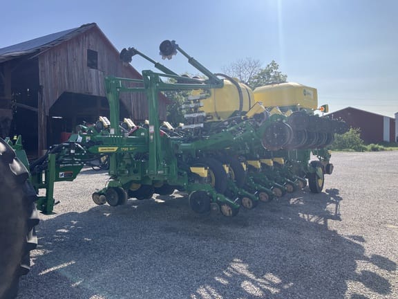 2022 John Deere 1795 Equipment Image0