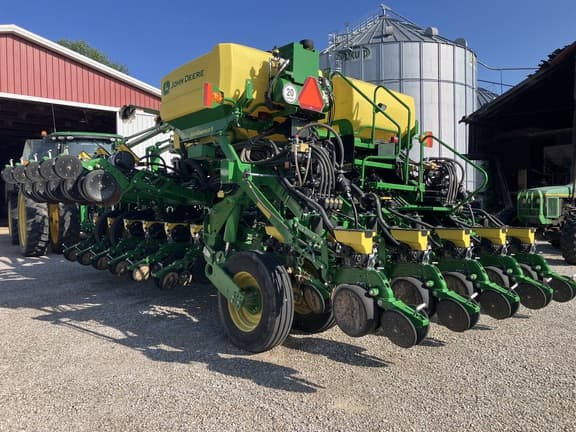 Image of John Deere 1795 equipment image 1