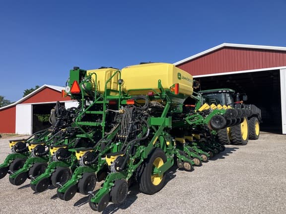 Image of John Deere 1795 equipment image 2