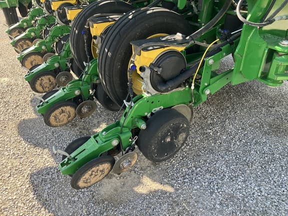 Image of John Deere 1795 equipment image 4