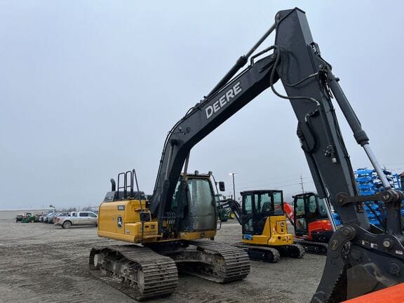 2022 John Deere 200G Equipment Image0