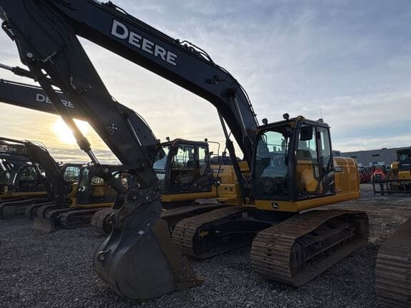 2022 John Deere 200G Equipment Image0