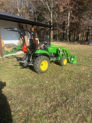 Image of John Deere 2025R equipment image 4