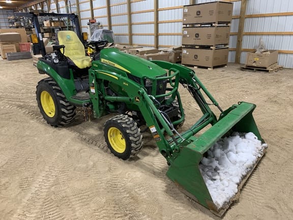 2022 John Deere 2025R Equipment Image0