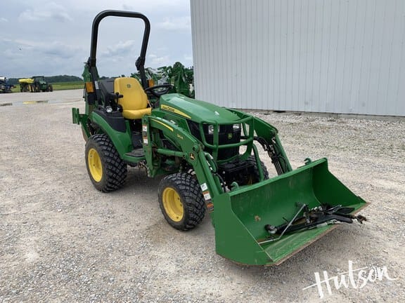 2022 John Deere 2025R Equipment Image0