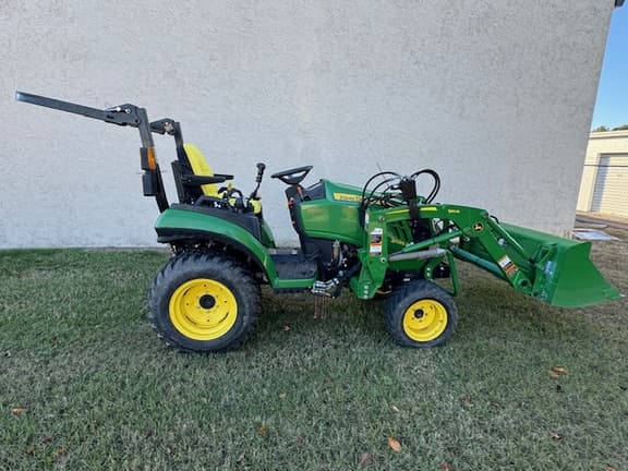 Image of John Deere 2025R equipment image 1