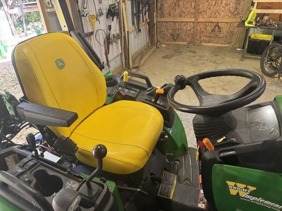 Image of John Deere 2025R equipment image 4