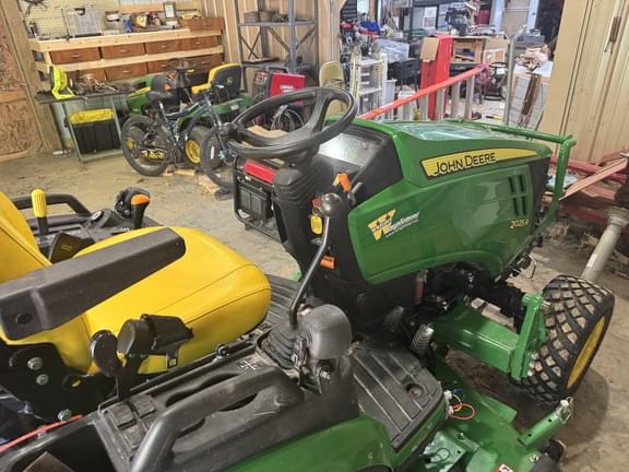 Image of John Deere 2025R equipment image 3