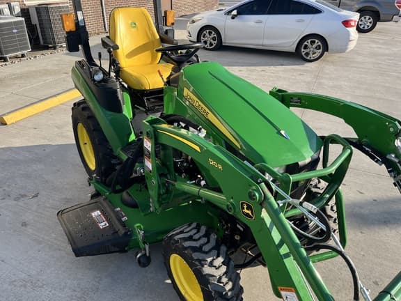 Image of John Deere 2025R equipment image 3