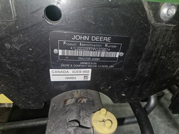 Image of John Deere 2025R equipment image 4