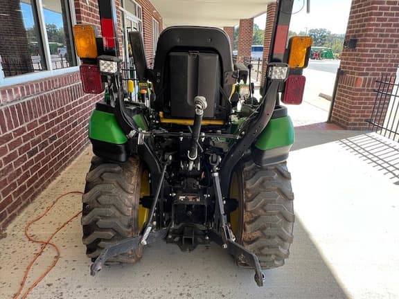 Image of John Deere 2025R equipment image 4