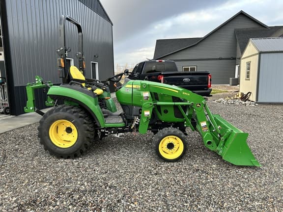 Image of John Deere 2032R equipment image 3
