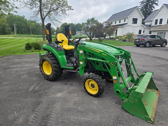 2022 John Deere 2032R Equipment Image0