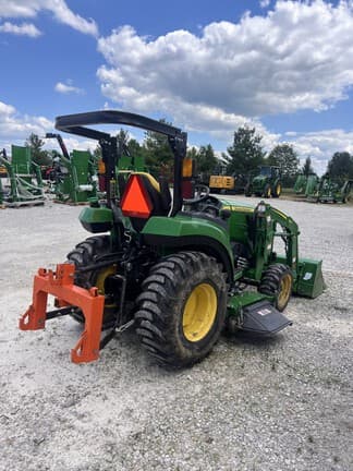 Image of John Deere 2032R equipment image 3