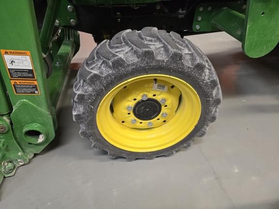 Image of John Deere 2032R equipment image 3
