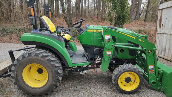 Image of John Deere 2032R Primary image