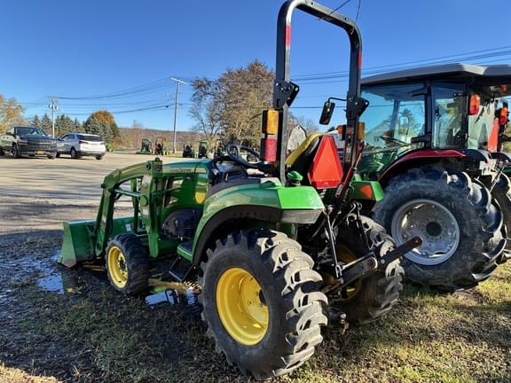 Image of John Deere 2032R equipment image 2