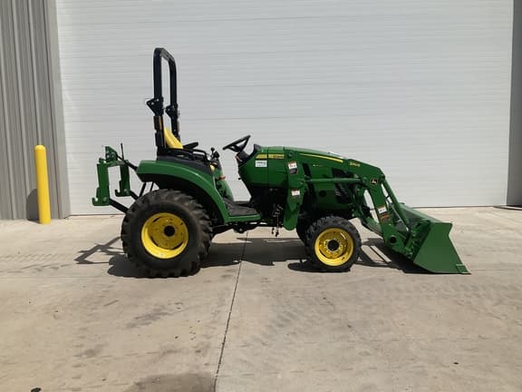 Image of John Deere 2032R equipment image 3