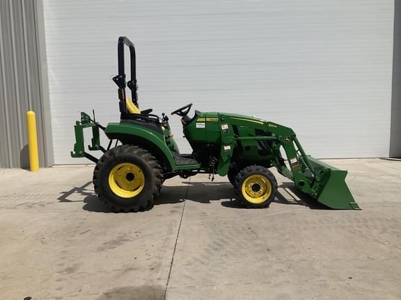 Image of John Deere 2032R equipment image 4