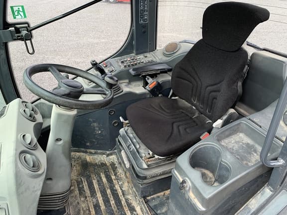 Image of John Deere 204L equipment image 4